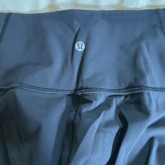 Lululemon crop Capri -size 8 - Picture 3 of 8
